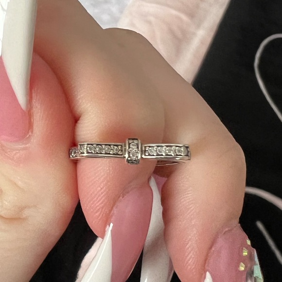 Bow shaped PANDORA ring!!! 💍 - Picture 3 of 4
